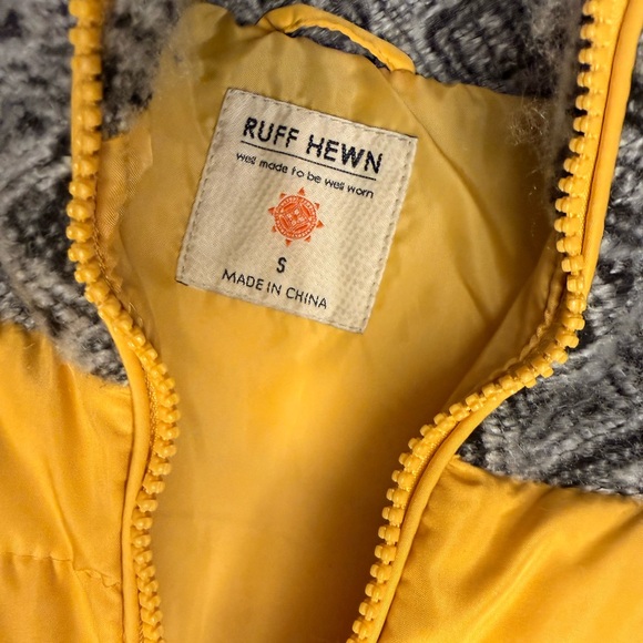 Ruff Hewn Women’s Mustard Yellow Puffer Vest Sweater Top Small - Picture 2 of 5